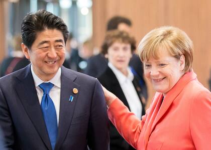 Shinzo Abe, con Angela Merkel en la cumbre del G-7 en Schloss Elmau. DPA