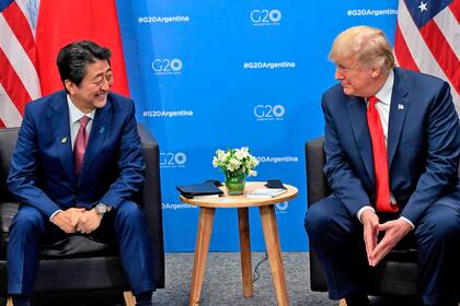 Shinzo Abe, de Japón sonriente en la reunión con Donald Trump