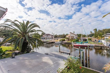 Shore Acres es una comunidad tropical frente al mar