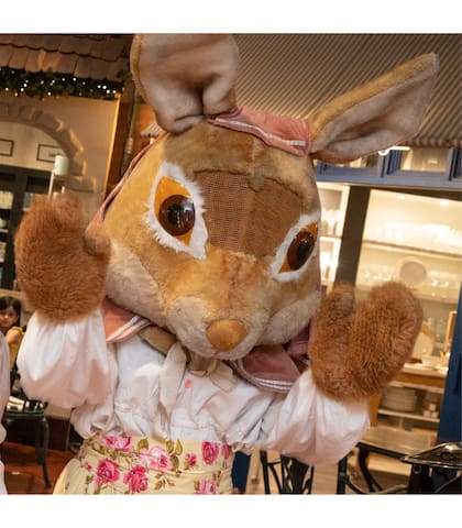 Show musical y desayuno a las 10.30 en la Pâtisserie de la Aldea de Pascua en Alparamis