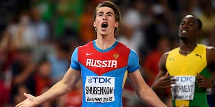 Shubenkov festeja su triunfo en los 110 metros con vallas