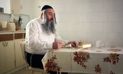 Shulem come solo el mejor pastel de queso, la cheescake de Brizel