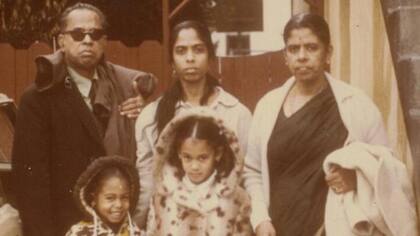 Shyamala Gopalan llevó a sus hijas a India en varias ocasiones para que tuvieran contacto con sus raíces
