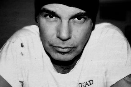 Si alguna vez reciben a Billy Bob en sus casas, por las dudas no le ofrezcan una silla antigua para sentarse