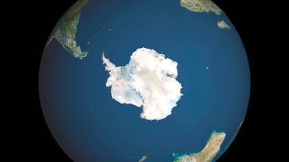 Si AMOC transporta menos calor hacia el norte y deja más calor en el Océano Austral, puede amenazar a las plataformas de hielo en la Antártida