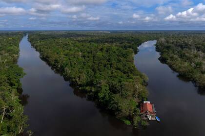 Si avanzan proyectos para desarrollo de centrales eléctricas, algunos cursos de agua de la Amazonia serán modificados con el consecuente desplazamiento de poblaciones