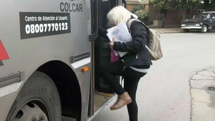 Si bien aprendió a manejar a los 50 años, hoy se traslada en colectivo porque asegura que por su edad es riesgoso