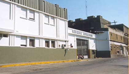 Si bien brinda mayor competitividad, el sistema kosher hace que la empresa tenga que redefinir capacidades, volúmenes de producción y procesos de trabajo, pasando de faenar 700 cabezas diarias a 480