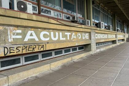 Si bien comparte el predio con la FADU, Exactas adhirió a la medida a través del cierre