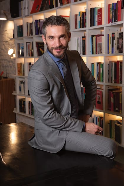 Si bien cuando era adolescente pensó en no seguir el mismo camino que su padre en la actuación, más tarde se dio cuenta de que ser actor era su gran pasión. Sus ganas lo llevaron a hacerse un nombre propio en nuestro país, y también a consolidarse en España y en Brasil.
