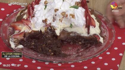 Si bien de apariencia era muy similar, cuando Petersen cortó el primer pedazo, la torta se desmoronó porque también estaba cruda.