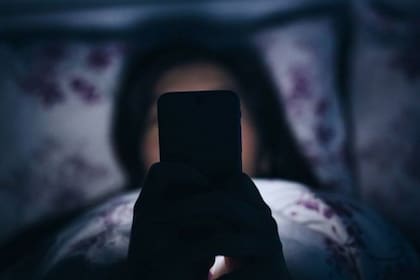 Si bien el proceso de aprender a leer cambia nuestro cerebro, también lo hace lo que leemos, cómo leemos y en qué leemos (impresión, lector electrónico, teléfono, computadora portátil)