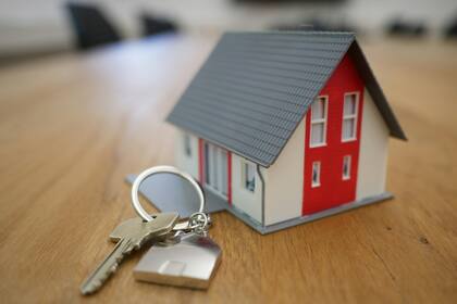 Si bien el proceso para comprar una casa en Estados Unidos es más corto si se tiene todo el dinero a disposición, es muy común pedir un crédito hipotecario