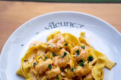 Si bien en el restaurante la trucha es el plato estrella, también se sirven pastas de otro tipo, minutas y sándwiches.