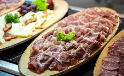 Si bien es cierto que su consumo debe ser moderado por la cantidad de sodio, hay opciones que se consideran más saludables y que incluso poseen menos calorías. Si quieres saber cuáles son, aquí te lo decimos