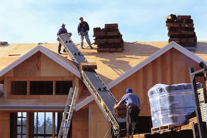 Si bien hay casas en madera que pueden montarse en dos días, otras se levantan en grandes superficies y con diseño innovador.