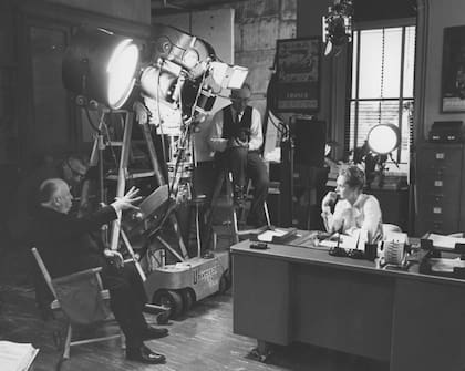 Si bien Hitchcock ya había mostrado signos de su obsesión con Tippi Hedren en el rodaje de Los pájaros, el vínculo se tornó insoportable en Marnie cuando el acoso derivó en el destrato profesional ante el rechazo, y luego en el desinterés por el destino de la película