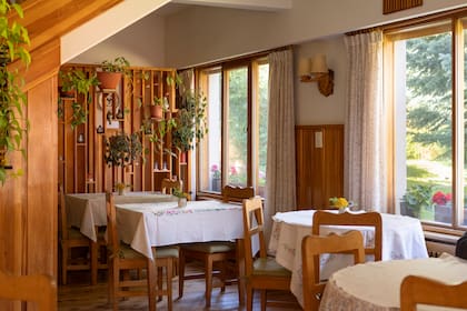 Si bien hoy sólo sirven el desayuno a los huéspedes, la gastronomía casera sigue siendo el distintivo y Adriana heredó la buena mano de su madre