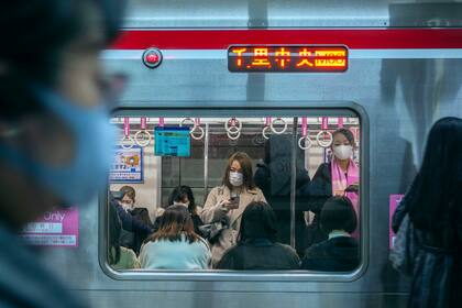 Si bien la pandemia ha sido difícil para muchos en Japón, las presiones se han agravado para las mujeres