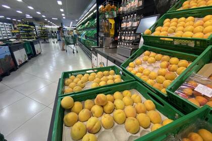 Si bien lleva más tiempo, conseguir melocotones dulces en la góndola del supermercado es posible con estas sugerencias