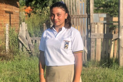 Si bien Michelle va a un colegio público, le exigen ir con un uniforme que salió $5000. Como sus padres no podían, fue su tía la que hizo el esfuerzo de comprarlo