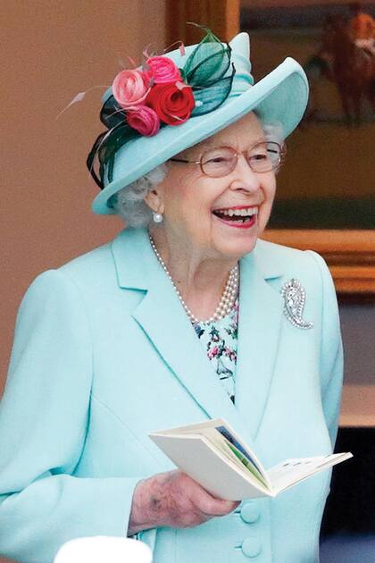 Si bien no pudo asistir al día de inauguración de las carreras, Isabel II dijo presente para el cierre, el sábado 19.