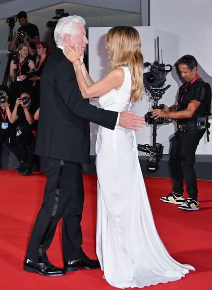 Si bien supieron llevar su romance de una forma muy discreta, la pareja no dudó en mostrarle al mundo cuánto se aman. Richard y Alejandra se conocieron hace seis años en Positano, Italia. A partir de ese entonces, nació un profundo amor