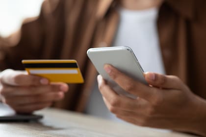 Si compramos el celular con tarjeta de crédito, es posible reclamar una devolución del dinero gastado