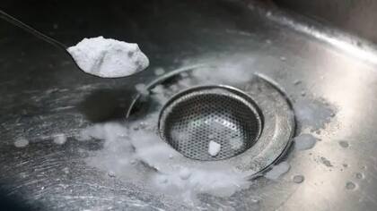 Si crees que el bicarbonato sirve para destapar las cañerías, te equivocas