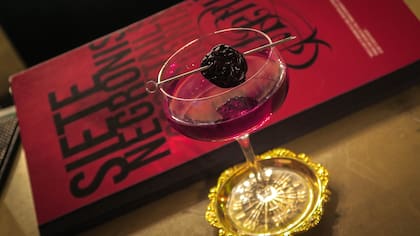 Si de tragos se trata es indispensable una vuelta por Siete Negronis