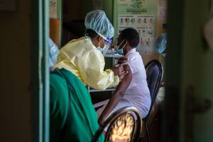 "Ómicron es el resultado inevitable de acaparar vacunas y dejar a África por fuera”
