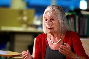 “Si el kirchnerismo suma nuevas bancas vaciará hasta la última gota de esa democracia que trabajosamente construimos con el pacto del ‘Nunca Más’ de 1983″, advierten los firmantes del comunicado, entre los que figura Beatriz Sarlo