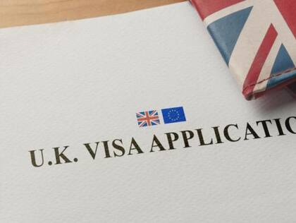 Si el viajero tiene familiares o pareja de la Unión Europea viviendo en Reino Unido, es posible que no tenga que pagar por la visa