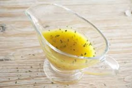 Si hay tiempo extra es bueno agregar algunos aderezos para darle un toque distinto a los platos. Una vinagreta de mostaza es fácil, accesible y nunca falla. (Canva)