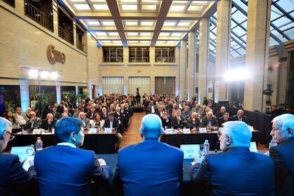 "Si hubiera vuelos habría una explosión de turismo", dijo Sturzenegger