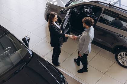 Si la cotización del dólar varía tras las elecciones esto afectará el precio de los autos