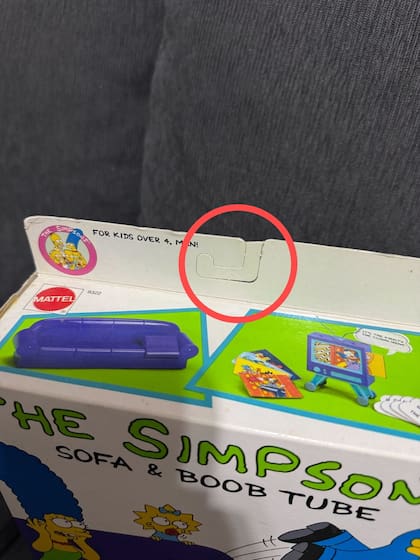 Si la pestaña sigue intacta, la figura es “unpunched” y vale mucho más dinero (Foto: JW - La Nación)