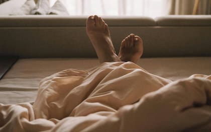 Si las sudoraciones nocturnas ocurren ocasionalmente, pueden ser causadas por factores externos como la temperatura del ambiente o las sábanas