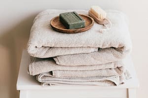 Si las toallas de uso diario no son lavadas con frecuencia, pueden convertirse en fuentes de proliferación de microorganismos (imagen ilustrativa)