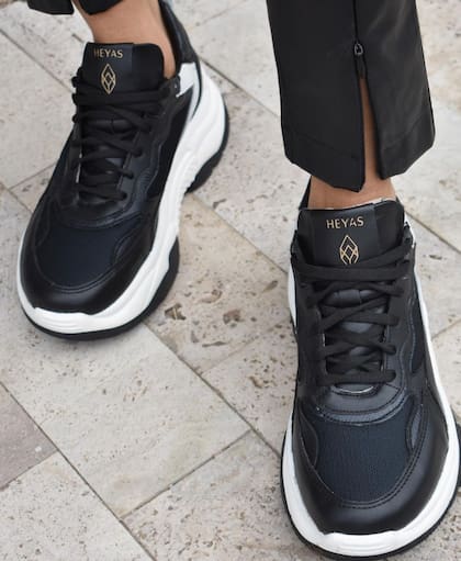 Sí, las zapatillas siguen pisando muy fuerte esta temporada.