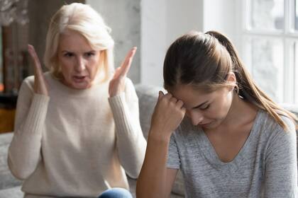 Si los adolescentes y las adolescentes contradicen todo lo que se les dice, no hace falta ganar la discusión para lograr el objetivo; los especialistas recomiendan que no sientan que solo les toca obedecer.