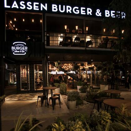 Si los chicos no quieren hamburguesas en Lassen pueden pedir unos riquísimos chicken tenders