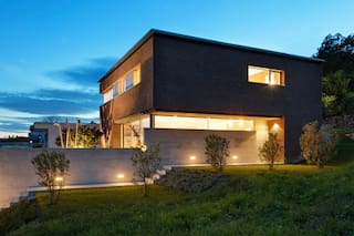 Tips para iluminar la galería y el parque de la casa sin encandilar ni enfurecer a los vecinos