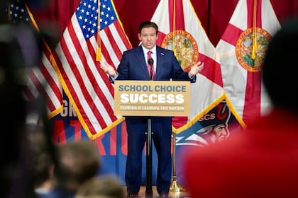 Si los legisladores no llegan a un acuerdo para el lunes, DeSantis perdería poder para temas migratorios en Florida