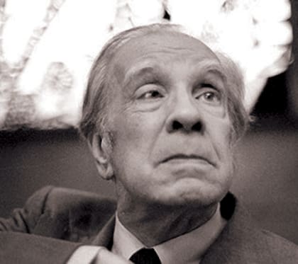 "Si no me engaño, usted no me malquería, Lugones, y le hubiera gustado que le gustara algún trabajo mío", escribió Borges en el prólogo de "El Hacedor"
