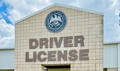 Si no tiene una Real ID, se puede visitar cualquier estación de licencias de conducir para comprar un duplicado o renovarla