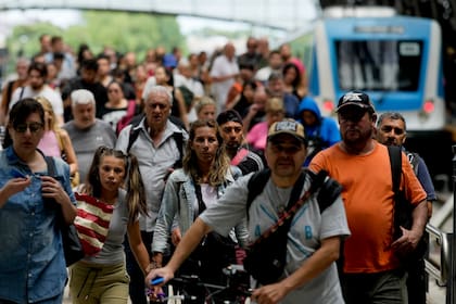 Si se sumaran los fondos proyectados para ADIF, SOFSA y el Ferrocarril Roca, la cifra llega a $572.388 millones.