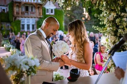 "Si supieras lo que sos para mí, lo que cambiaste en mí. Gracias por empujarme a ser mejor”, le dijo el ex futbolista a su gran amor, minutos antes de intercambiar los anillos.