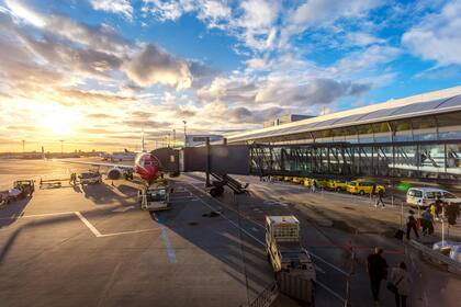 Si un vuelo internacional llega a un aeropuerto pequeño o no programado, es casi seguro que habrá un retraso de muchas horas
