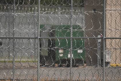 Si una persona está cumpliendo una condena por un delito grave, no puede ejercer el derecho al voto